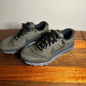 Nike green Airmax us9.5 great condition